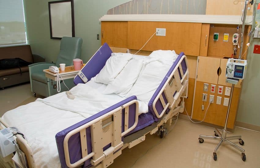 How Smart Hospital Bed Features Improve Patient Care